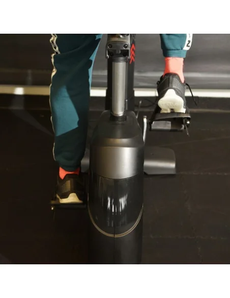 Vélo ergomètre auto-alimenté connecté TOORX Professionnel BRX-9500-TFT 